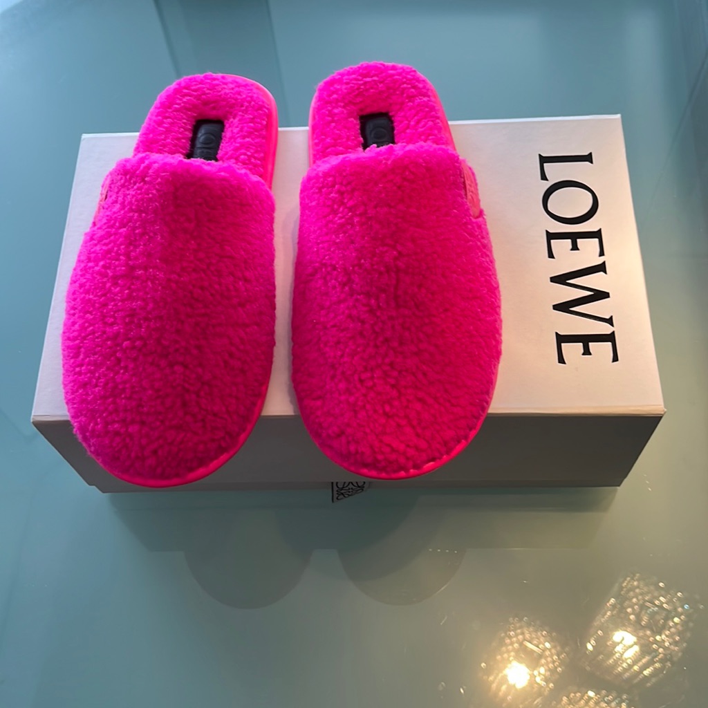 Woman’s Slippers Loewe Size 1040 Hot Pink